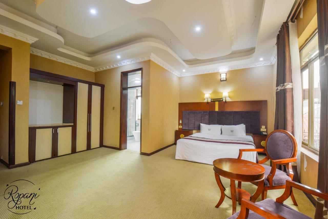 Ropani Hotel Kitende Luaran gambar