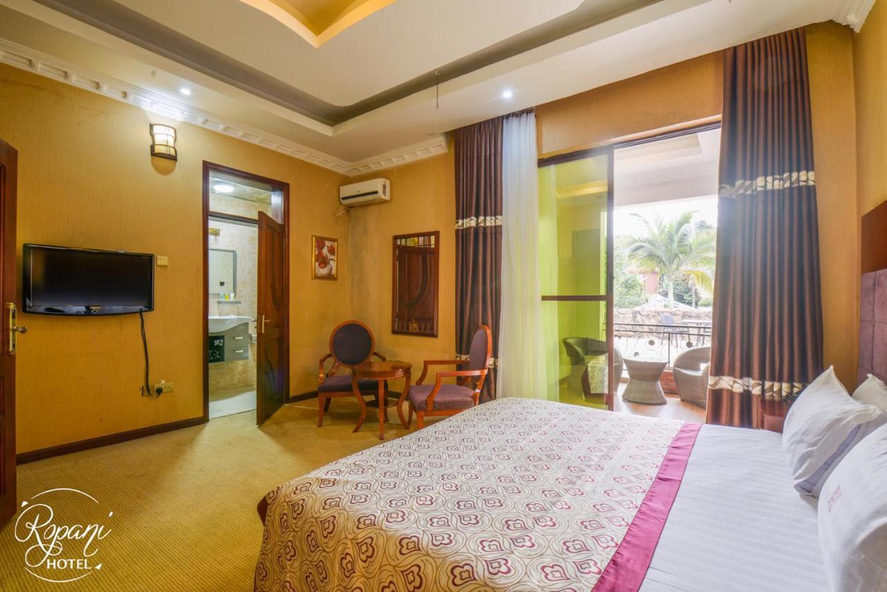 Ropani Hotel Kitende Luaran gambar