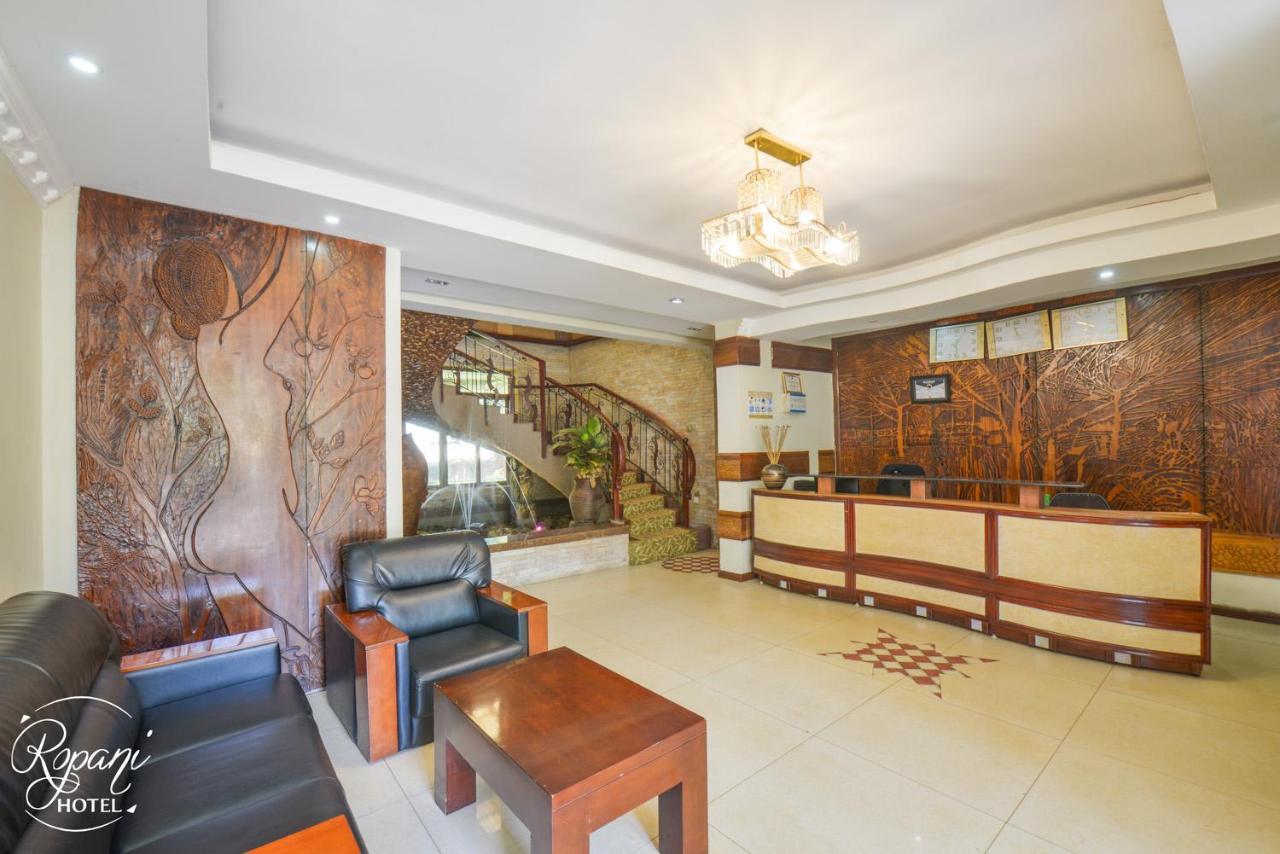 Ropani Hotel Kitende Luaran gambar