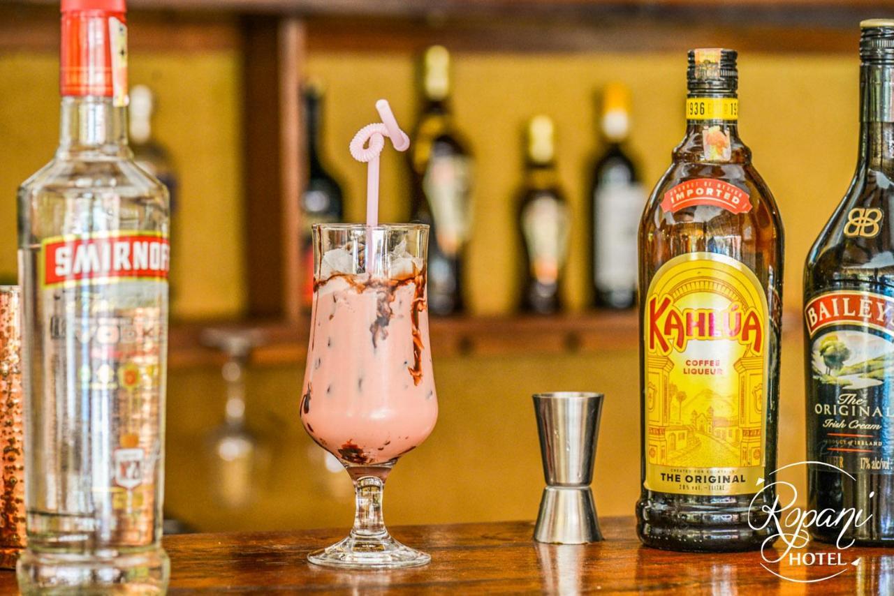 Ropani Hotel Kitende Luaran gambar