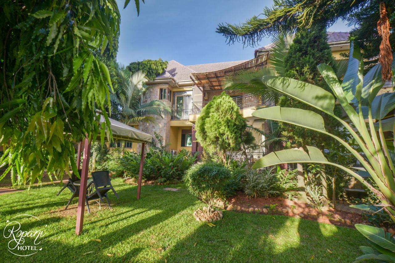 Ropani Hotel Kitende Luaran gambar