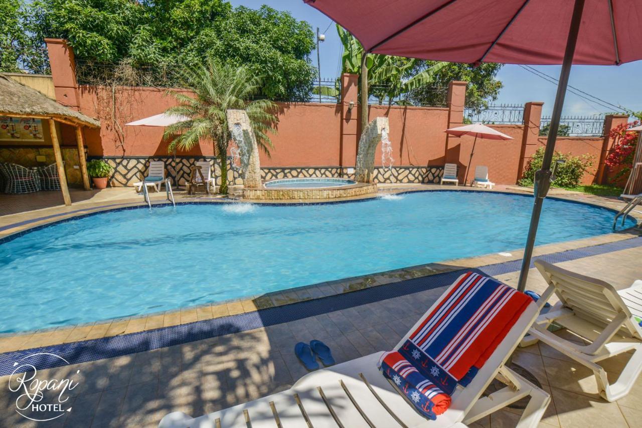 Ropani Hotel Kitende Luaran gambar