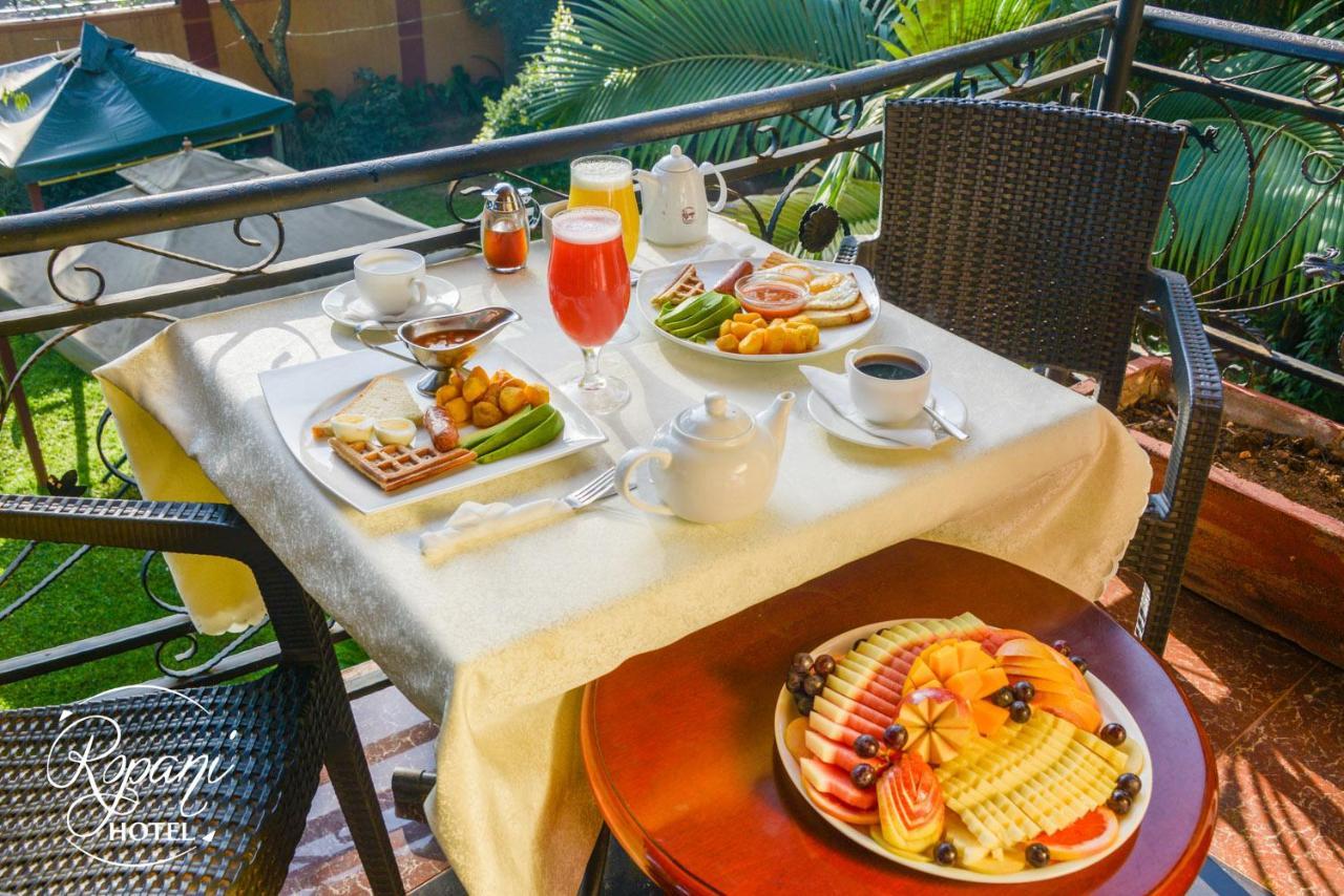 Ropani Hotel Kitende Luaran gambar