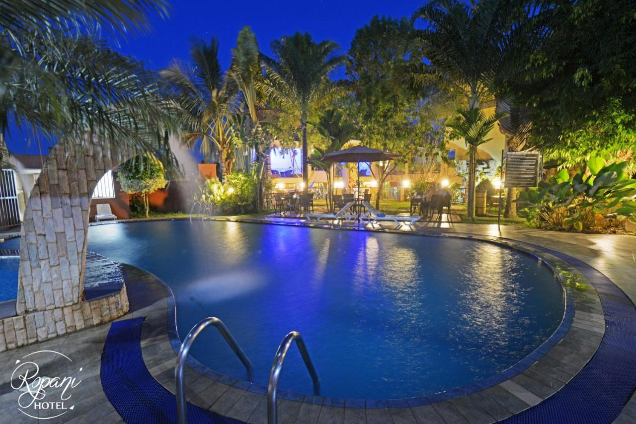 Ropani Hotel Kitende Luaran gambar