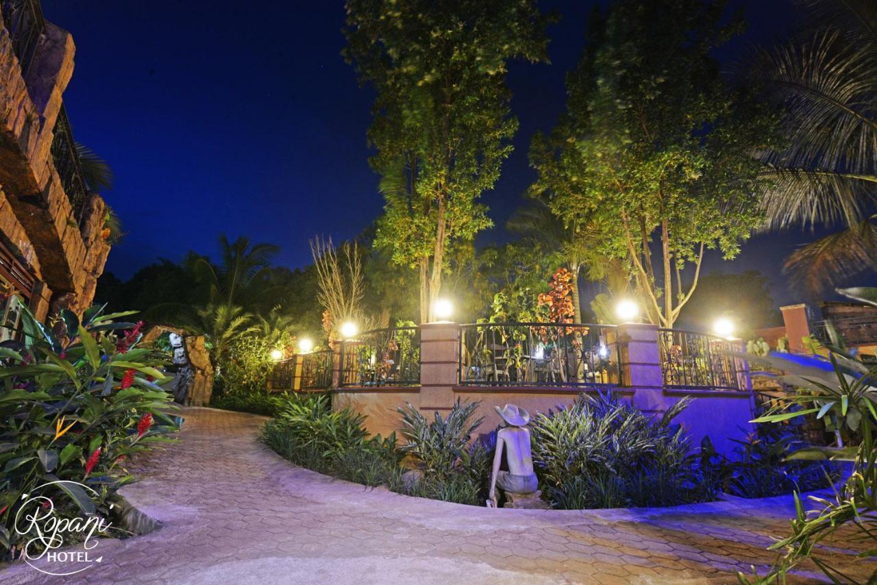 Ropani Hotel Kitende Luaran gambar
