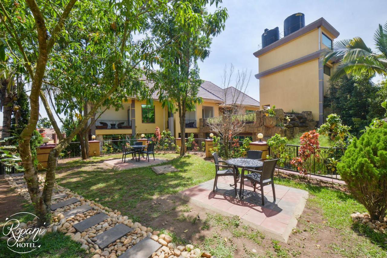 Ropani Hotel Kitende Luaran gambar