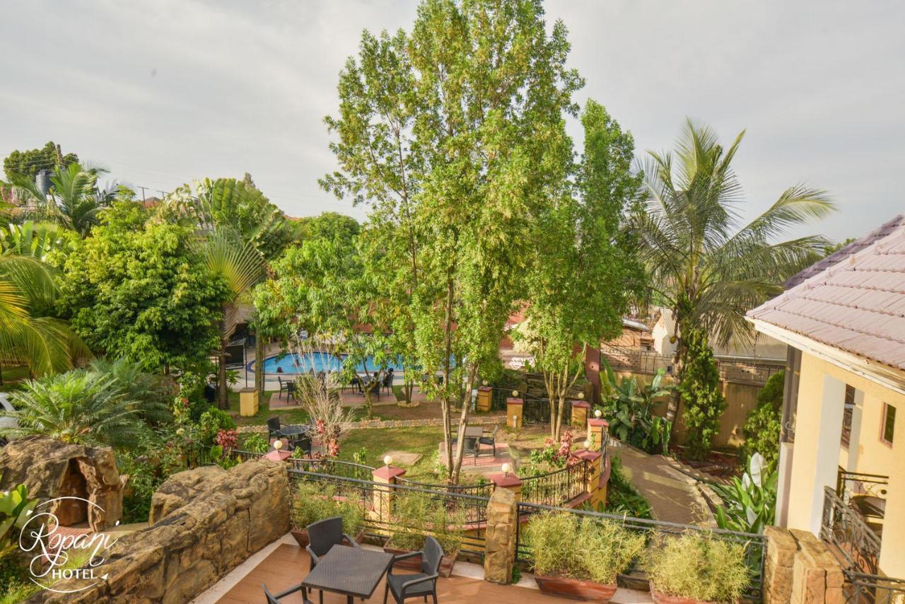 Ropani Hotel Kitende Luaran gambar